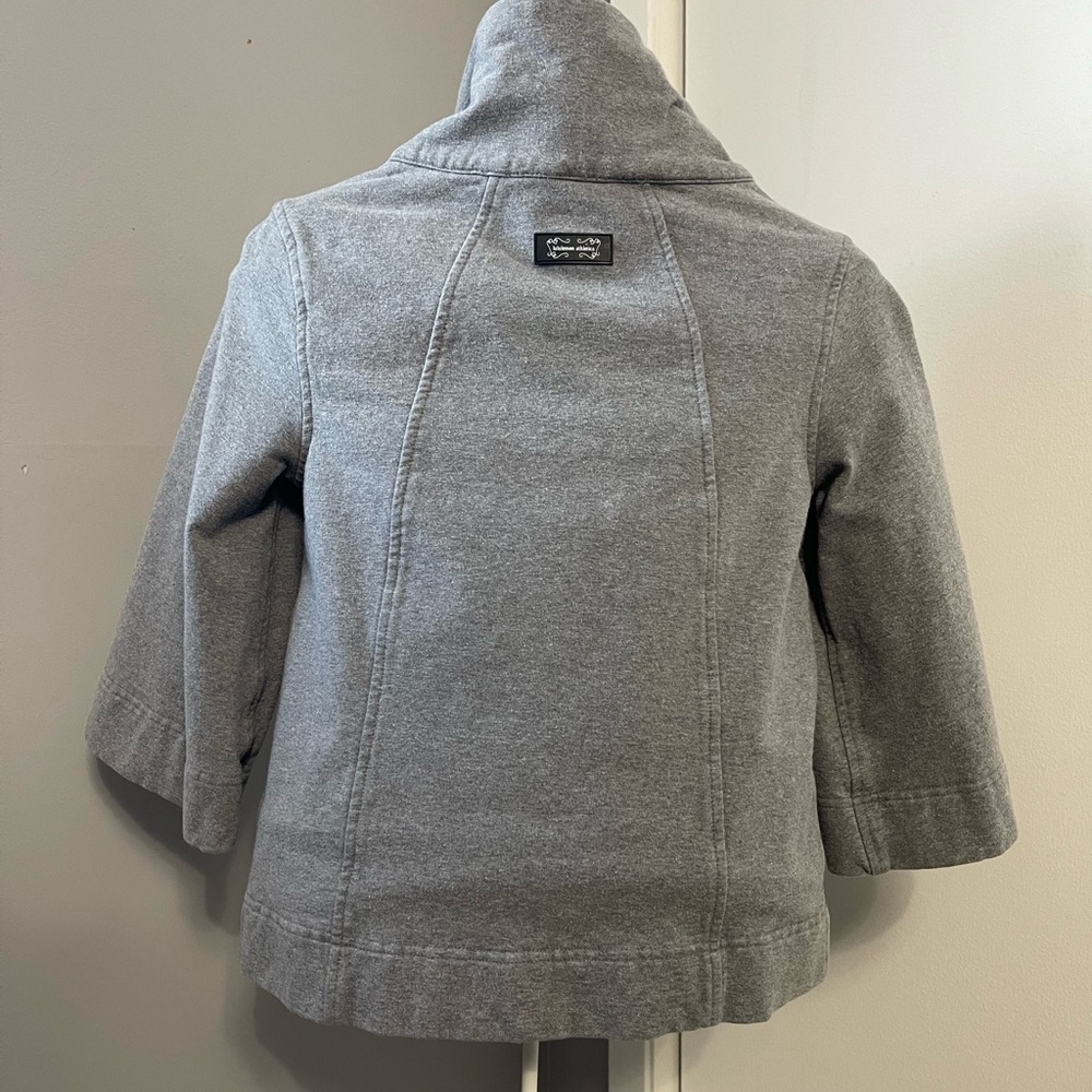Lululemon - Picture 2 of 2